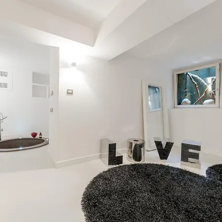 Lejlighed Breraprivata, Con Giardino E Jacuzzi Ad Uso Esclusivo - *